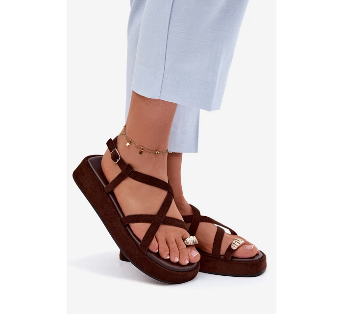 Sandály na platformě s zlatým detailem čokoládové model 22111363 - Boto