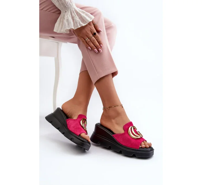 Dámske eko semišové papuče na klinoch a platforme so zlatým lemovaním Fuchsia Iaria