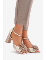 Kožené sandály na podpatku s ozdobou model 21682613 Zlaté - Laura Messi