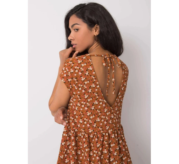 Dámské šaty model 20965290 001 Hnědá s květy - FPrice Dámské šaty model 20965290 001 Hnědá s květy - FPrice