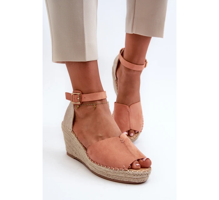 Pohodlné dámské sandály na klínu Světle růžová model 21585415 - EVENTO