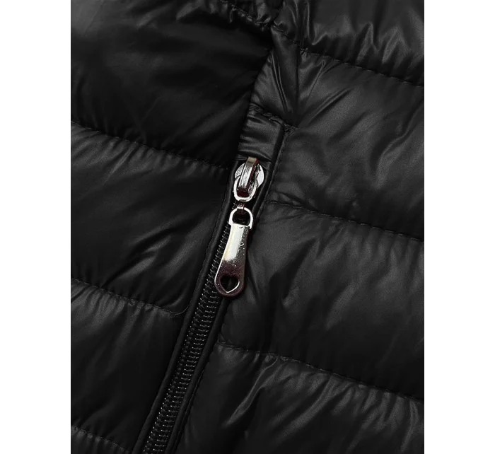 Černá prošívaná vesta s odepínací kapucí model 20828079 - J.STYLE