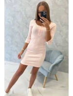 Šaty s knoflíkovým výstřihem pudrově růžové Šaty s knoflíkovým výstřihem pudrově růžové