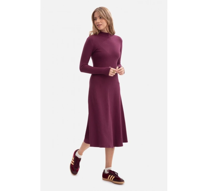 model 21379824 Žebrované midi šaty s asymetrickým pasem švestka - BeWear