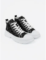 Praktické čierne tenisky na platforme pre ženy Praktické čierne tenisky na platforme pre ženy