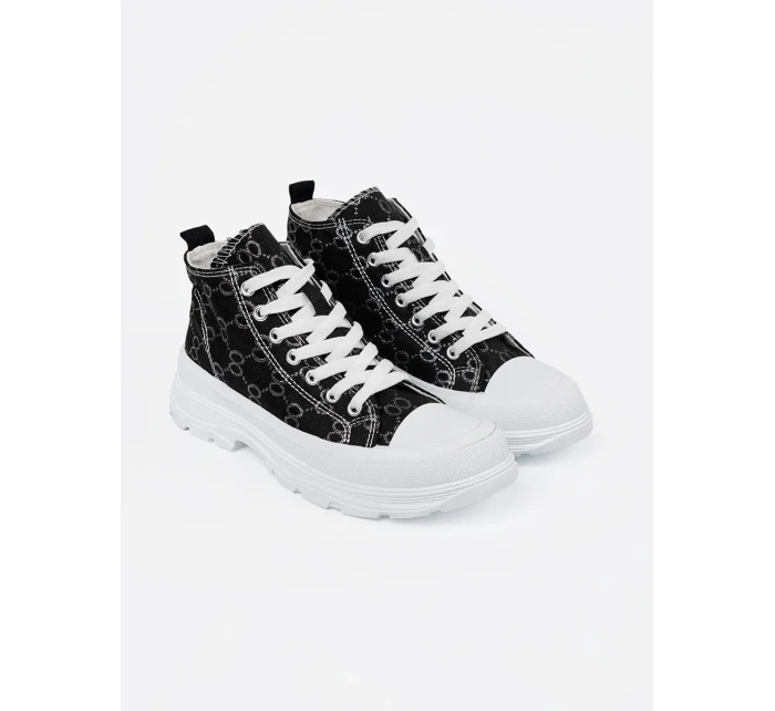 Praktické čierne tenisky na platforme pre ženy Praktické čierne tenisky na platforme pre ženy