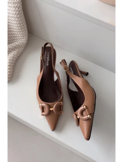 Sandále na podpätku model 224500 Krok vo veľkom štýle