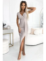 Lesklé béžové dámské šaty s krátkými rukávy, výstřihem a rozparkem na noze model 20101940 - numoco