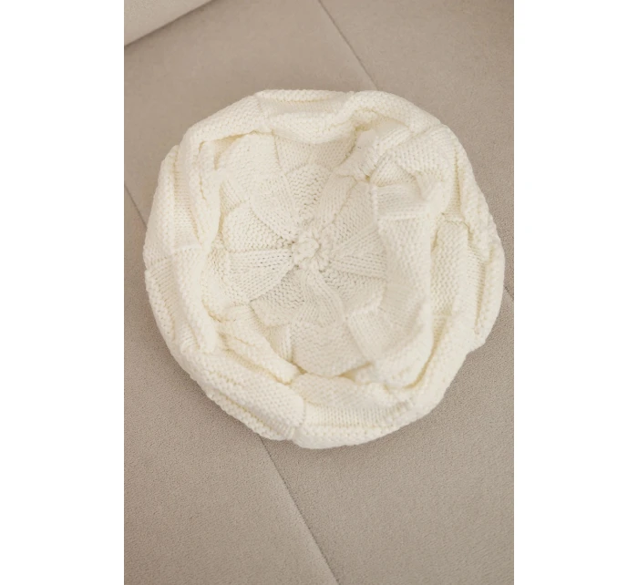Dámská zimní čepice z vlny s ozdobným vzorem a kamínky model 21878083 ecru - K-Fashion