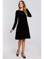 model 15107473 Sametové šaty uvolněného střihu černé - Moe model 15107473 Sametové šaty uvolněného střihu černé - Moe