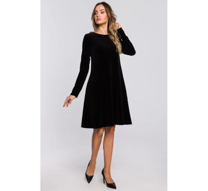 model 15107473 Sametové šaty uvolněného střihu černé - Moe model 15107473 Sametové šaty uvolněného střihu černé - Moe