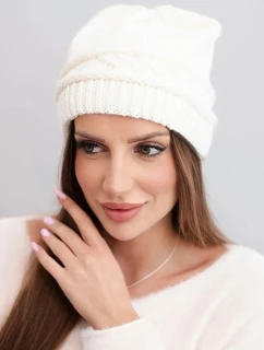 Dámská zimní čepice z vlny a s vzorem ecru model 21817809 - K-Fashion