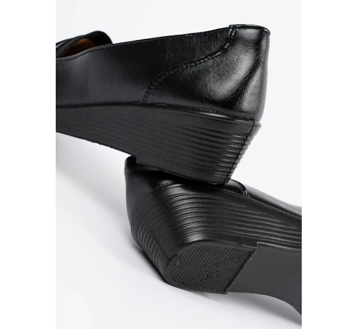 Módne dámske čierne topánky na klinoch Módne dámske čierne topánky na klinoch