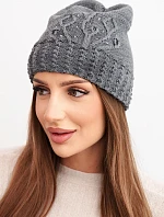 Dámska zimná čiapka s vlnou zdobená flitrami a pletením K473 graphite