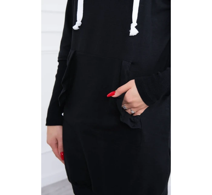 Šaty s ozdobnými volánikmi a kapucňou čiernej farby Šaty s ozdobnými volánikmi a kapucňou čiernej farby