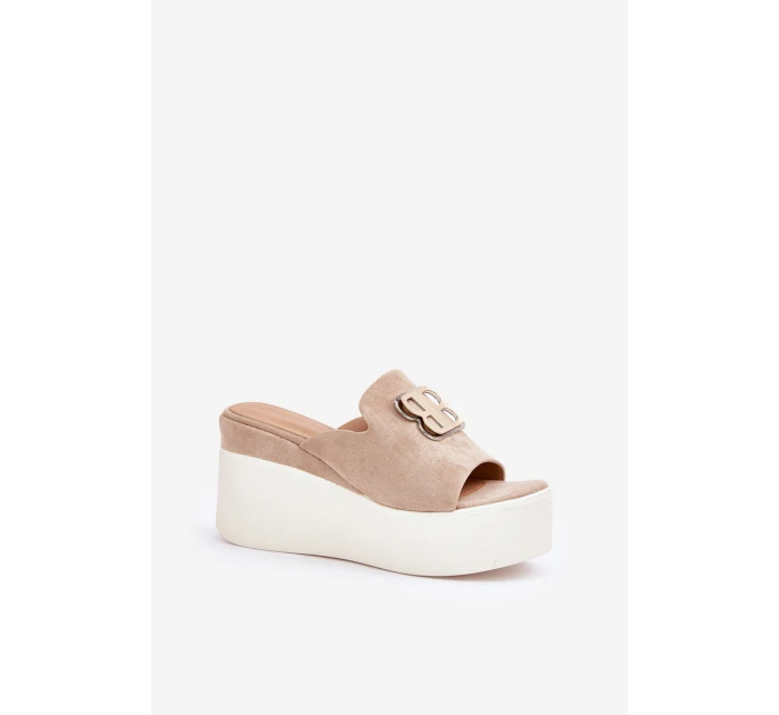 Klapki Na Platformie I Koturnie Z Ozdobą Beżowe Tanonea