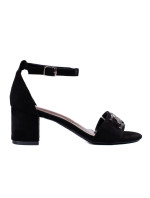 Výborné dámske čierne sandále na širokom podpätku