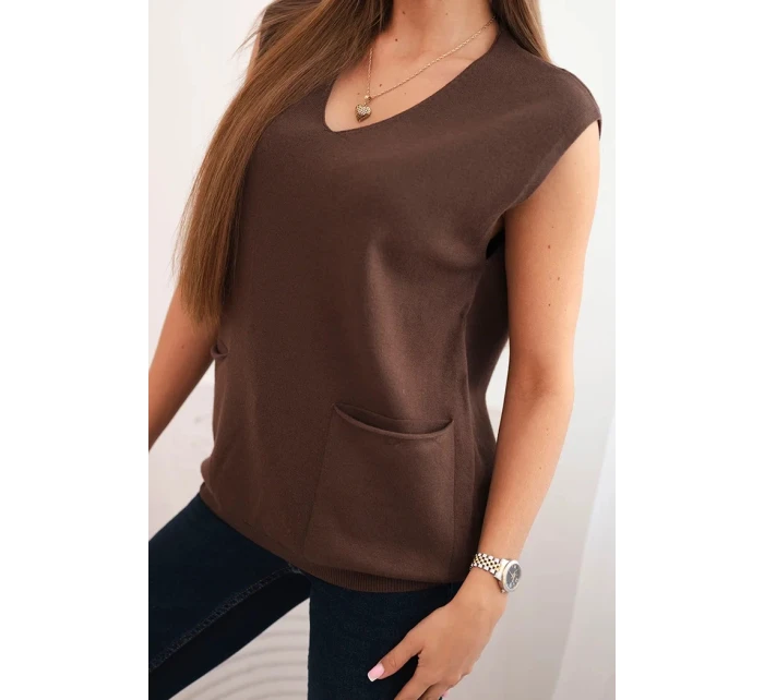 Dámsky viskózový sveter bez rukávov s vreckami a véčkovým výstrihom hnedej farby
