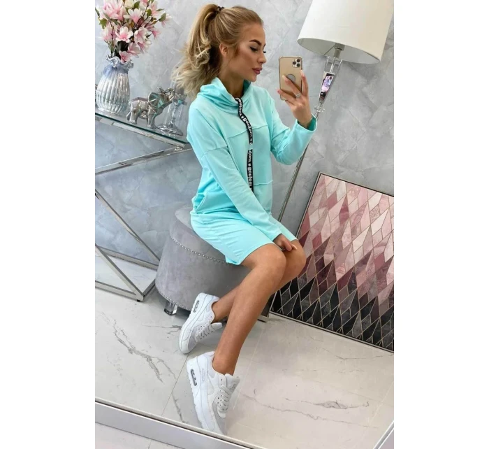 Mátové šaty s kravatou