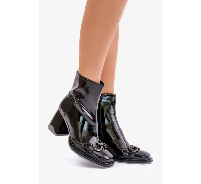 Lakované členkové topánky na podpätku s ozdobou D&A čierne Lakované členkové topánky na podpätku s ozdobou D&A čierne