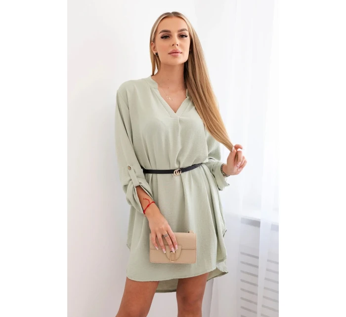 Šaty s dlhším chrbtom a pásom tmavej mentolovej farby