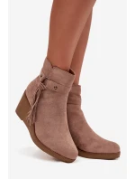 Zateplené dámské kotníkové boty na platformě s třásněmi béžové model 21711536 - Boto Zateplené dámské kotníkové boty na platformě s třásněmi béžové model 21711536 - Boto