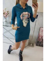 Šaty s delšími zády a barevným potiskem marine Šaty s delšími zády a barevným potiskem marine