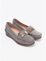 Moderní  polobotky šedo-stříbrné dámské na klínku