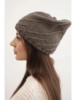 Dámská zimní čepice s ozdobným pletením a střihem cappuccino model 21878045 - K-Fashion