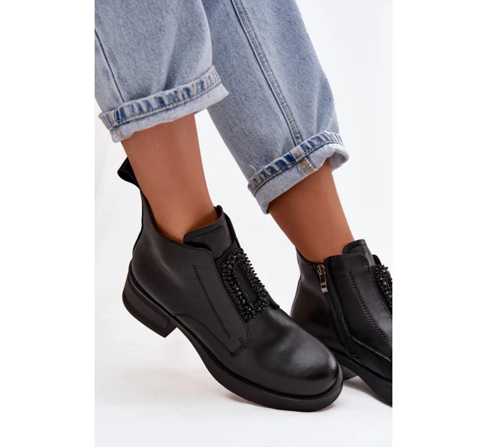 Kožené dámské kotníkové boty na klínu s ozdobou D a model 21718420 Černé - D&A