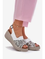 Sandały Damskie Z Naturalnej Skóry Na Koturnie Artiker 56C0958 Białe Sandały Damskie Z Naturalnej Skóry Na Koturnie Artiker 56C0958 Białe