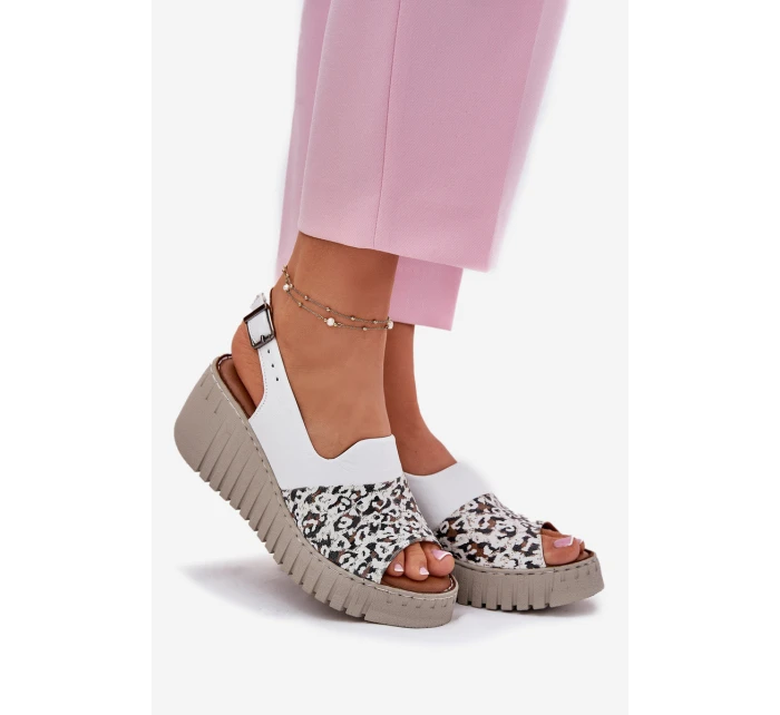 Sandały Damskie Z Naturalnej Skóry Na Koturnie Artiker 56C0958 Białe Sandały Damskie Z Naturalnej Skóry Na Koturnie Artiker 56C0958 Białe