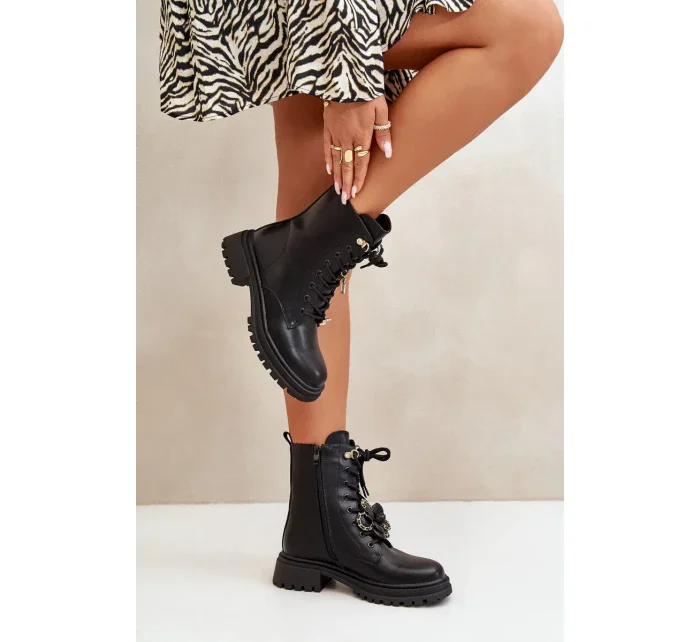 Členkové topánky z eko kože Workery Dámske s príveskami Čierne Rianael