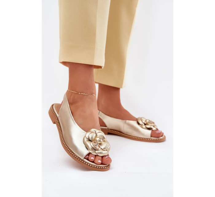 Kožené Ploché Sandály S Ozdobou model 21701887 Zlaté - CheBello