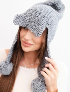 Dámska zimná čiapka s vlnou, kšiltom a bambuľkami K475 tmavosivá