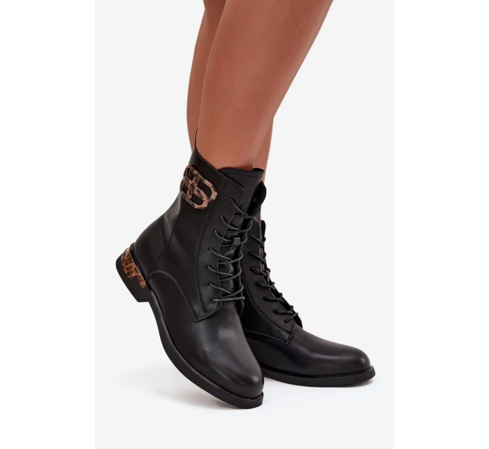 Kožené dámské kotníkové boty na plochém podpatku s ozdobou vyhřívané model 21712473 Černé - Artiker Kožené dámské kotníkové boty na plochém podpatku s ozdobou vyhřívané model 21712473 Černé - Artiker
