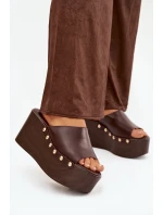 Dámské nazouváky na platformě s čokoládové model 21918831 - Boto Dámské nazouváky na platformě s čokoládové model 21918831 - Boto