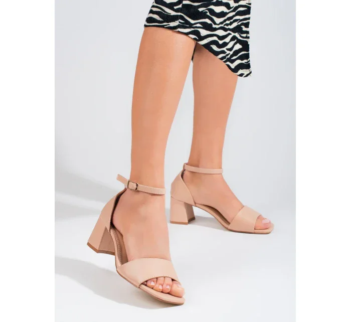Krásné hnědé sandály dámské na širokém podpatku Krásné hnědé sandály dámské na širokém podpatku