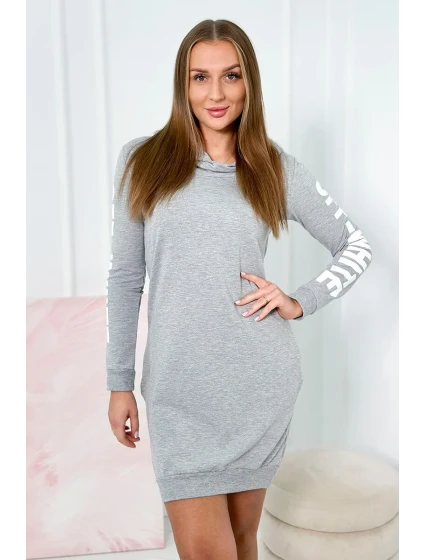 Šaty Off White grey model 18742187 - K-Fashion Šaty Off White grey model 18742187 - K-Fashion