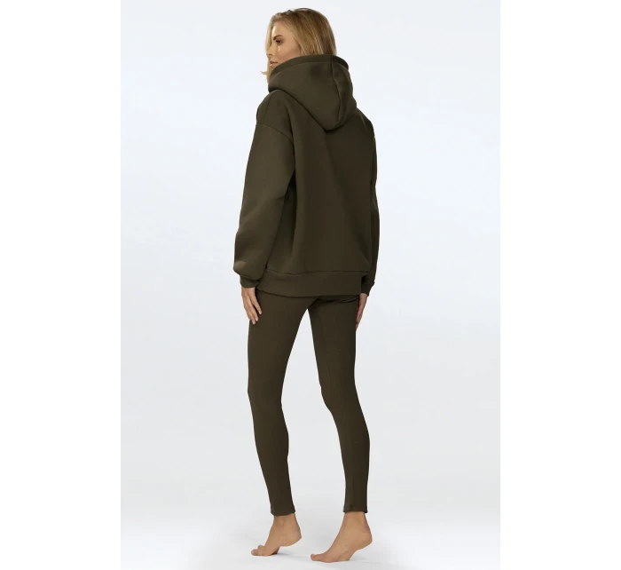 Dkaren Oseye-Le farba:khaki