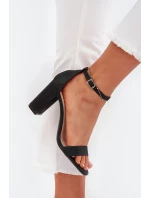 Dámské lesklé sandály na podpatku Černé Queen model 22010084 - Step in style