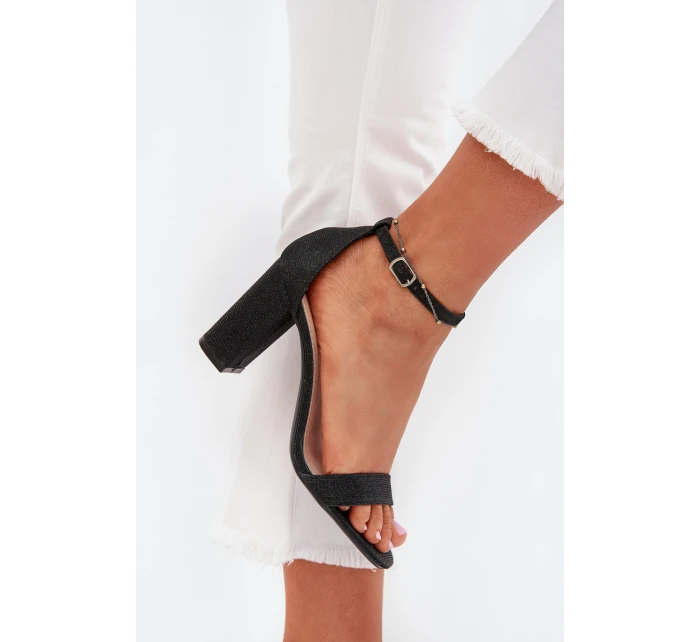 Dámské lesklé sandály na podpatku Černé Queen model 22010084 - Step in style