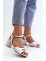 Sandále na podpätku 20241 strieborné - Vykročte štýlovo Sandále na podpätku 20241 strieborné - Vykročte štýlovo