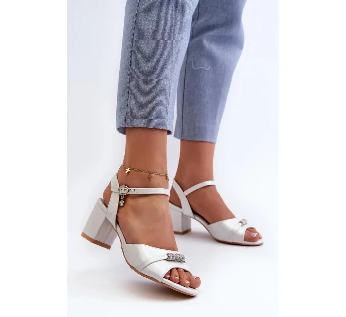 Sandále na podpätku 20241 strieborné - Vykročte štýlovo Sandále na podpätku 20241 strieborné - Vykročte štýlovo