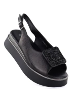 Dámske sandále na hrubej platforme čierne Potocki SZ12590