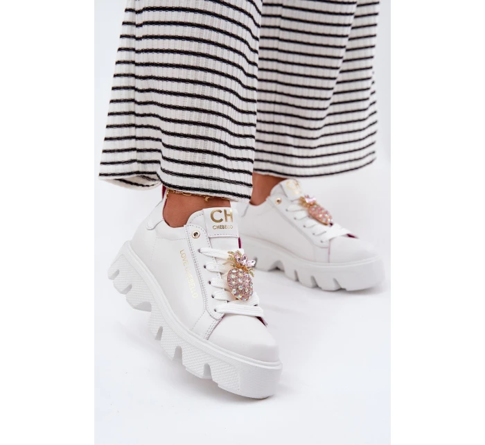 Kožené tenisky s ozdobnou broží  bílé model 21694817 - CheBello