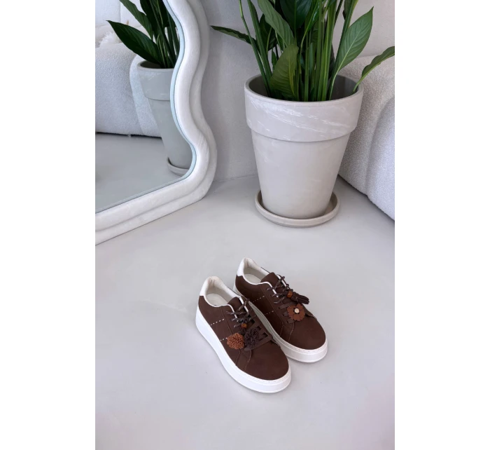 Dámské tenisky na platformě s ozdobnými čokoládové model 21919538 - Boto