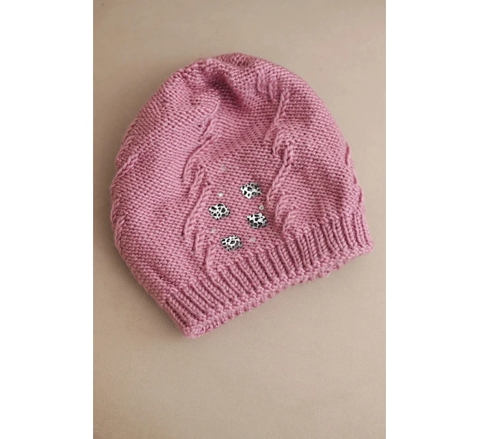 Dámska zimná vlnená čiapka s ozdobnými aplikáciami K468 tmavoružová
