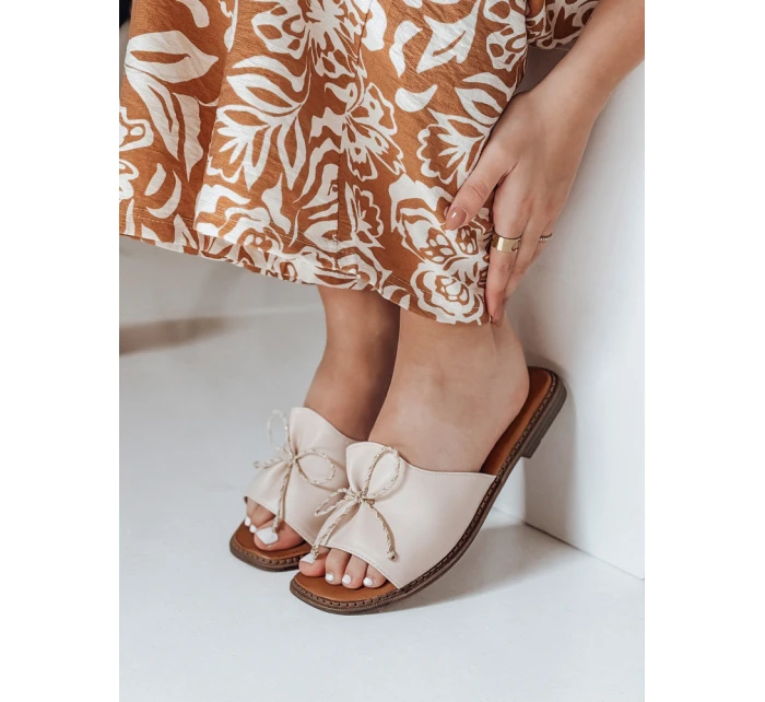 Dámské žabky s mašlí beige Dstreet model 21984613 - FashionStreet