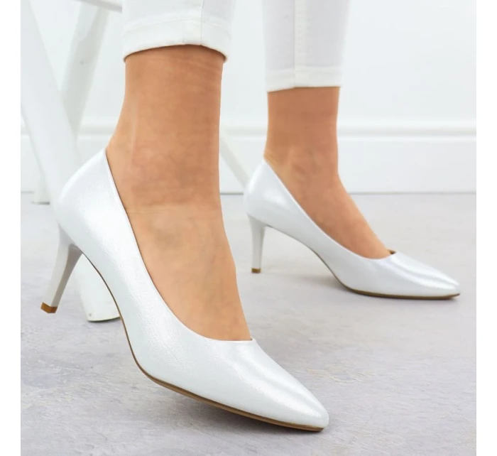 Dámské saténové stříbrné lodičky Sergio model 21905071 - LEONE